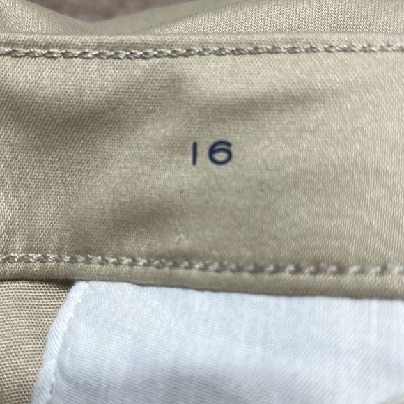 St. John's Bay MIDRISE CAPRI, EASY FIT HIKING, WOMEN SIZE 16 - Picture 7 of 11